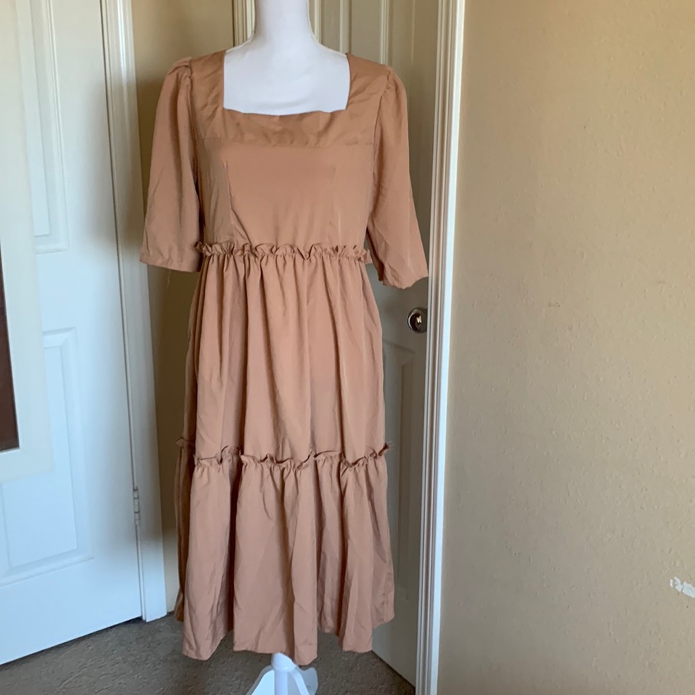 Maxi 3/4 sleeves dress. Fits small to large.
